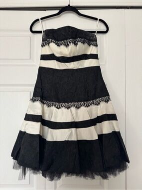 Jessica McClintock Black and White Striped Lace-Trim Formal Dress